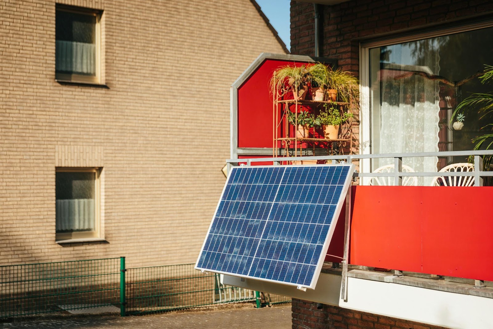 Balcony solar panel